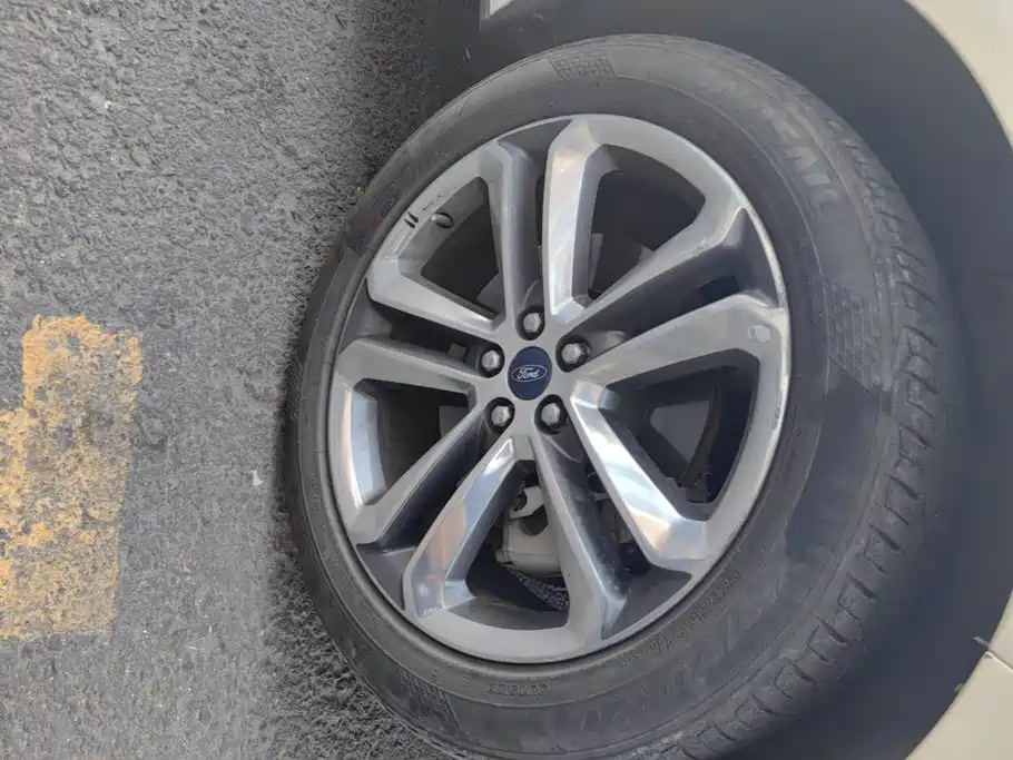 Ford Edge — миниатюра 6