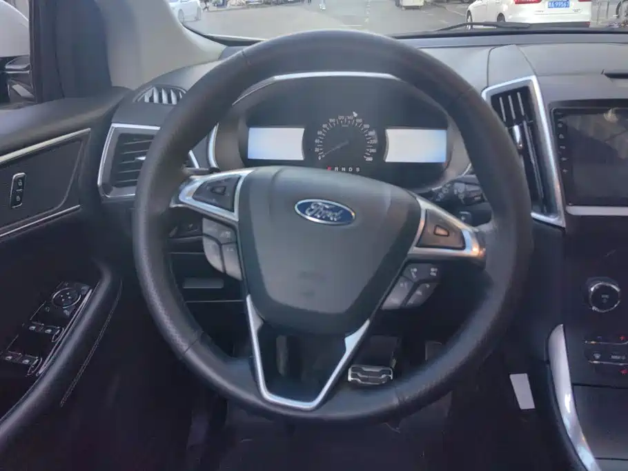 Ford Edge — миниатюра 15