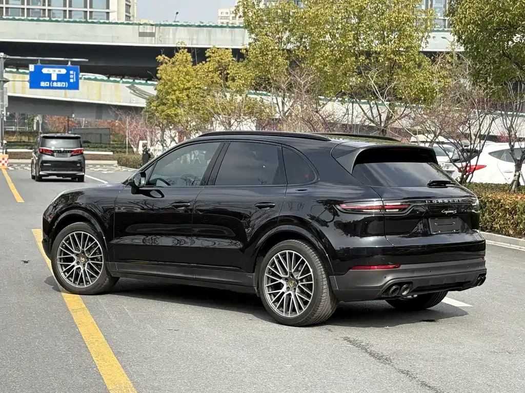 PORSCHE CAYENNE