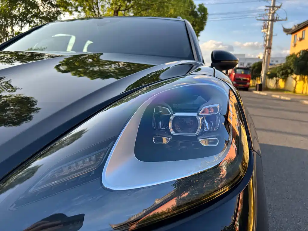 Porsche Cayenne — миниатюра 7