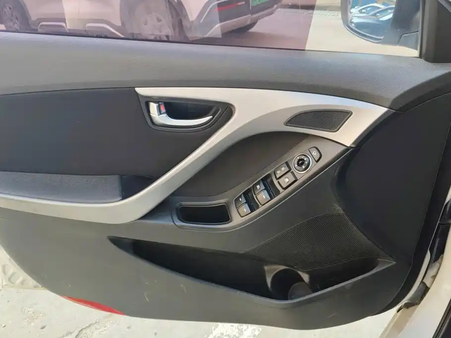 Hyundai Elantra Langdong — миниатюра 7