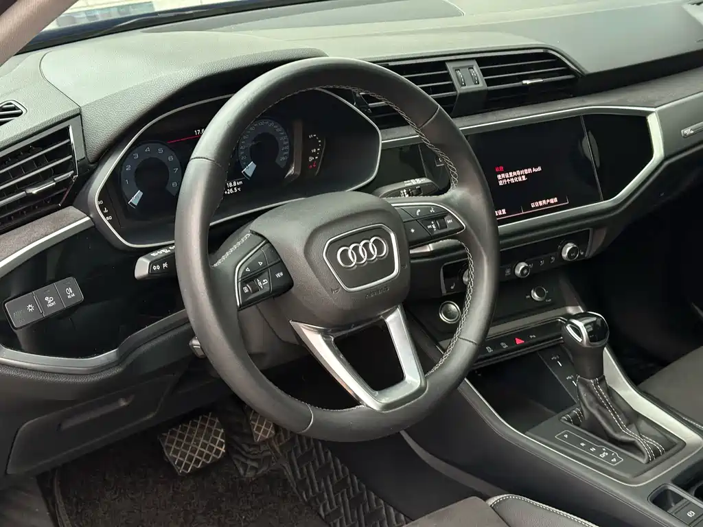 Audi Q3 2022 35 TFSI