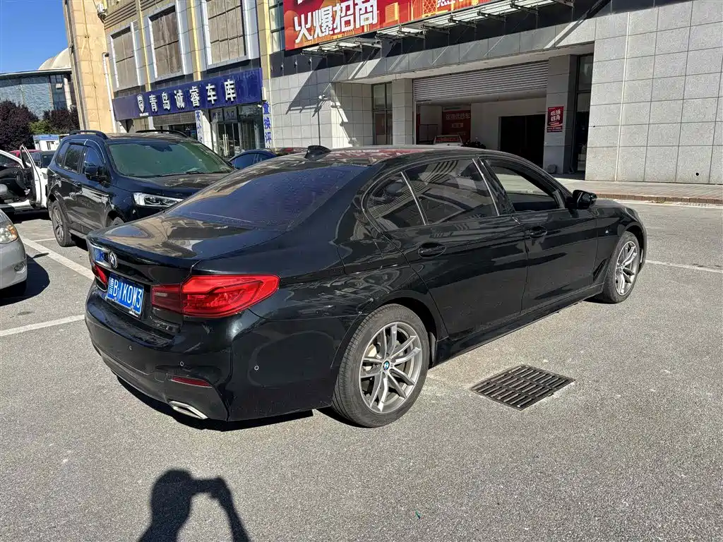 BMW 5 Series — миниатюра 8