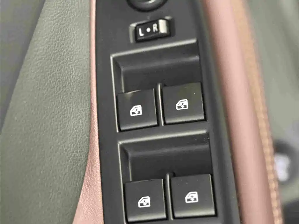 Buick Envision Plus — миниатюра 25
