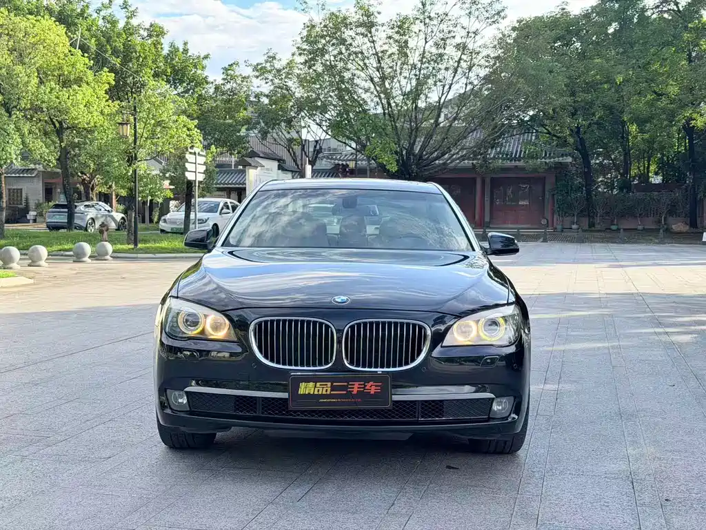 BMW 7 Series — миниатюра 2
