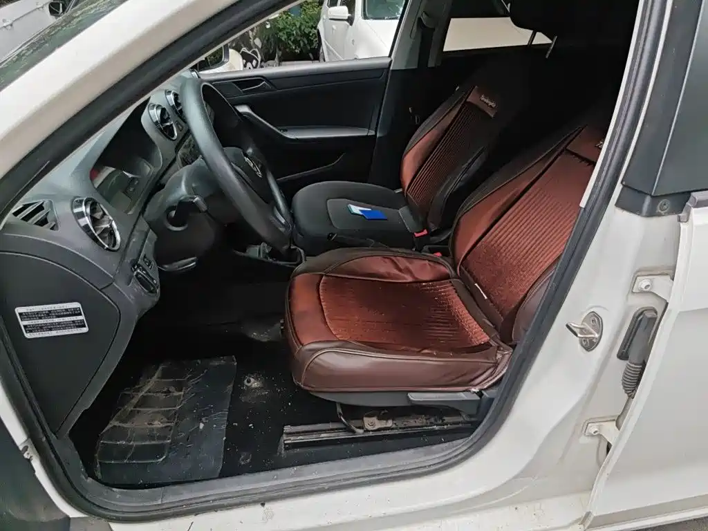 Volkswagen Jetta — миниатюра 11