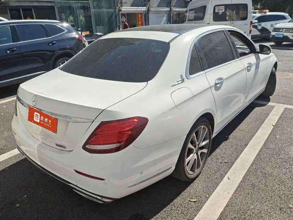 Mercedes-Benz E-Class — миниатюра 2