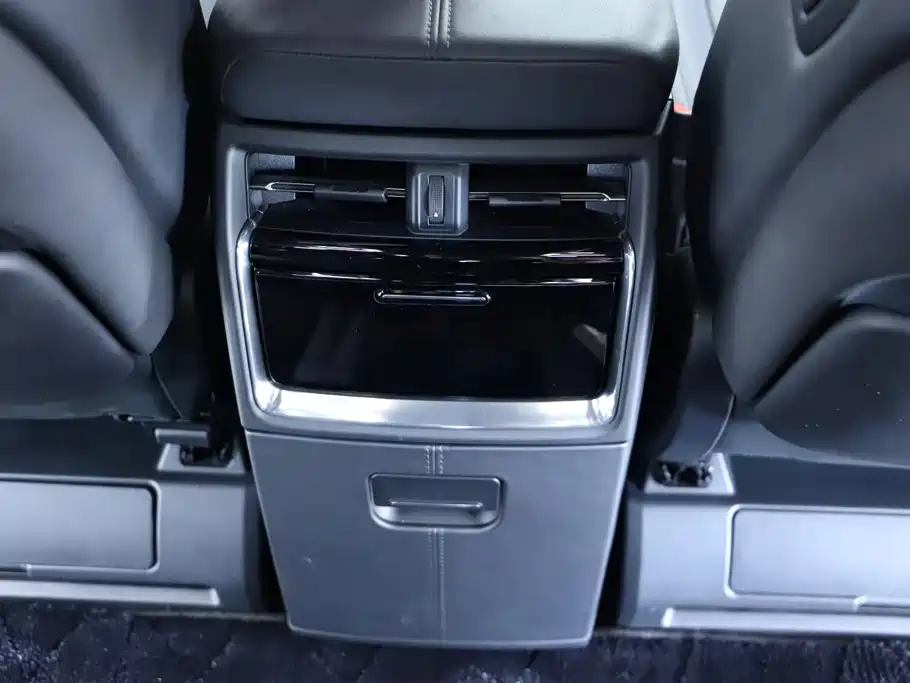 Toyota Alphard — миниатюра 18
