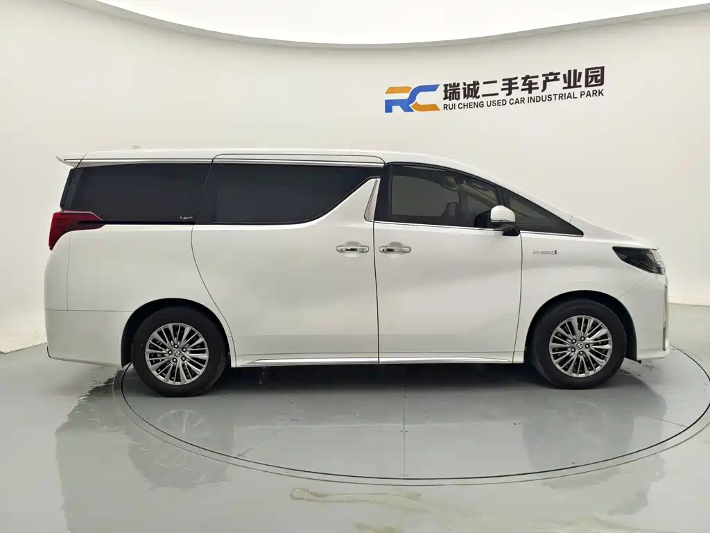 Toyota Alphard — миниатюра 9