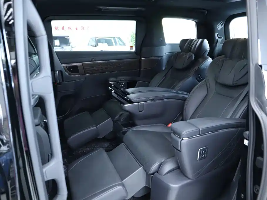 Toyota Alphard — миниатюра 7