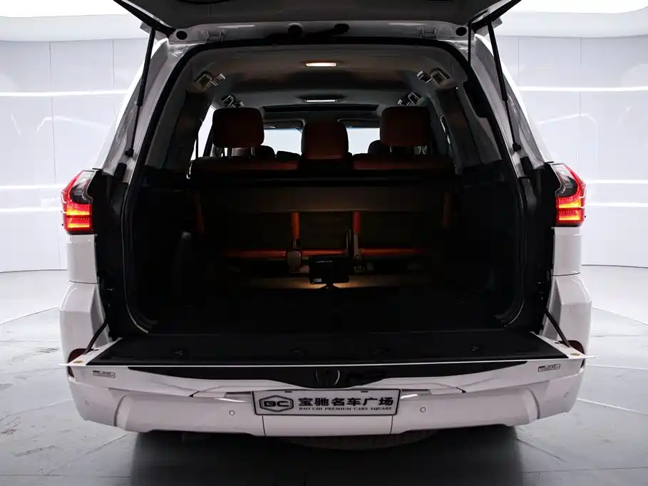 Lexus LX 570 Dynamic Luxury Edition, фото 15