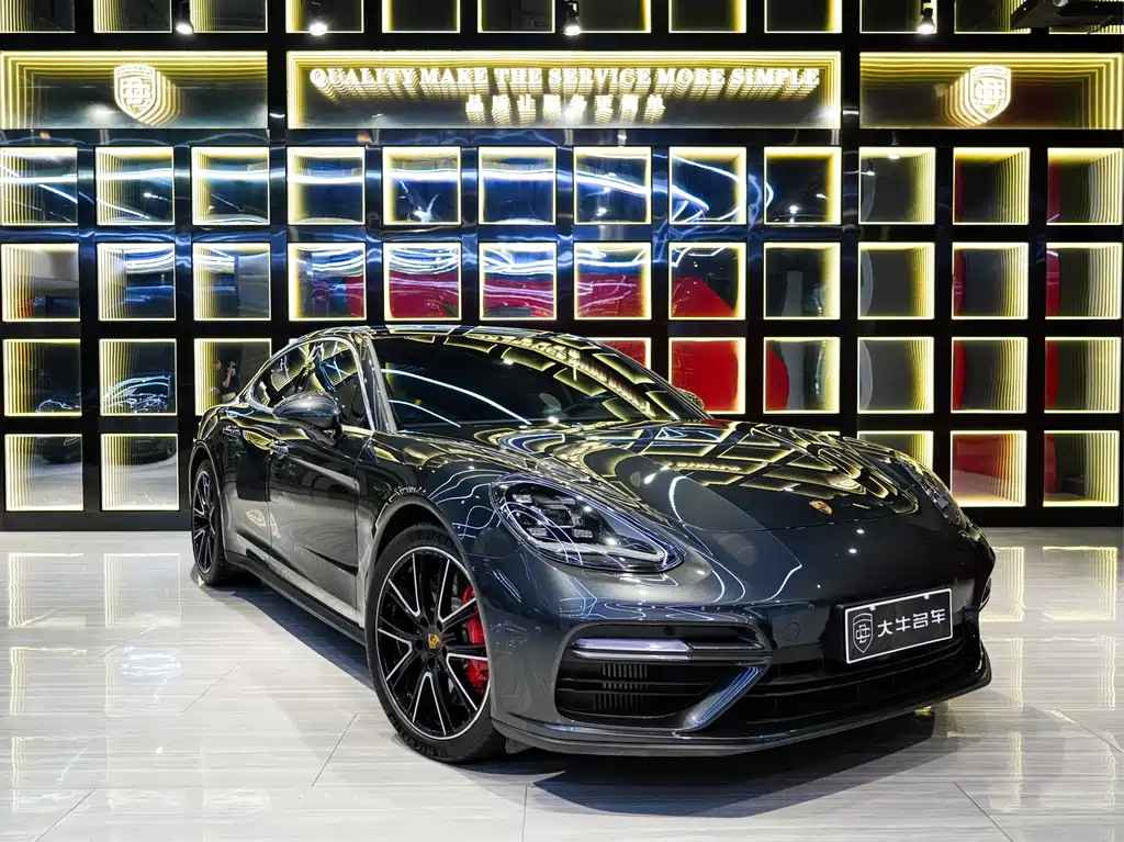 PORSCHE PANAMERA