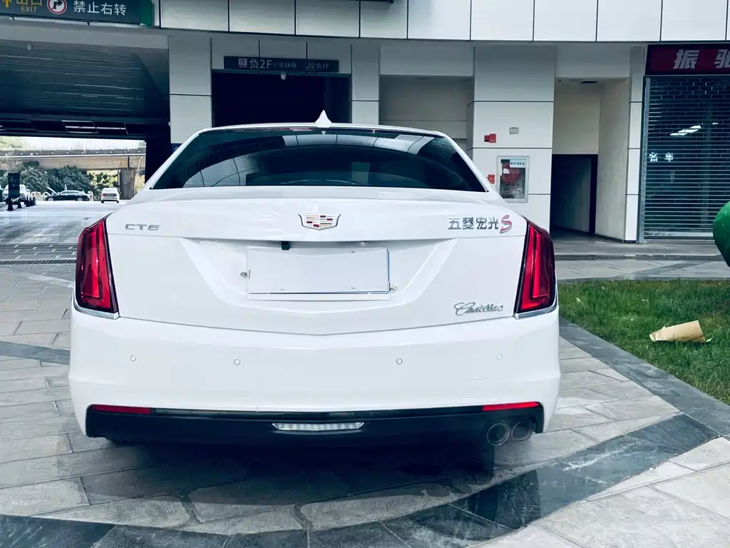 CADILLAC CT6