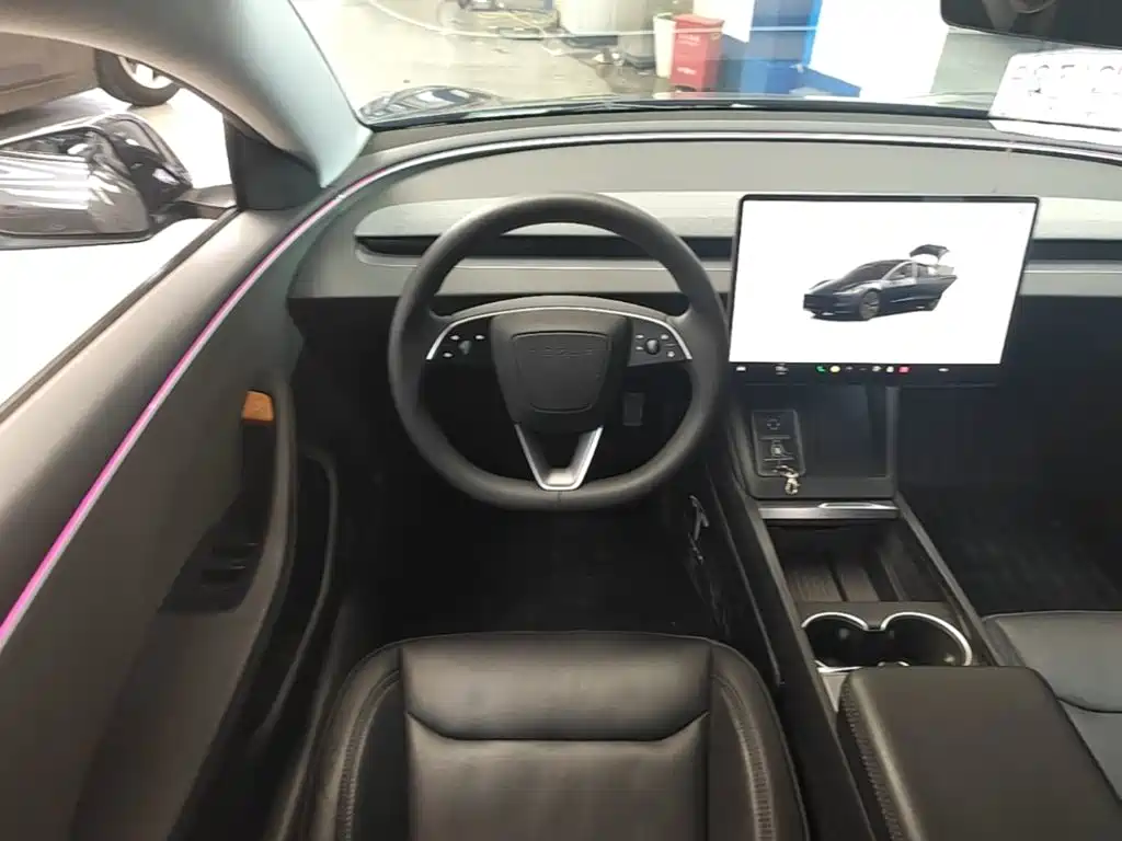 Tesla Model 3 — миниатюра 11