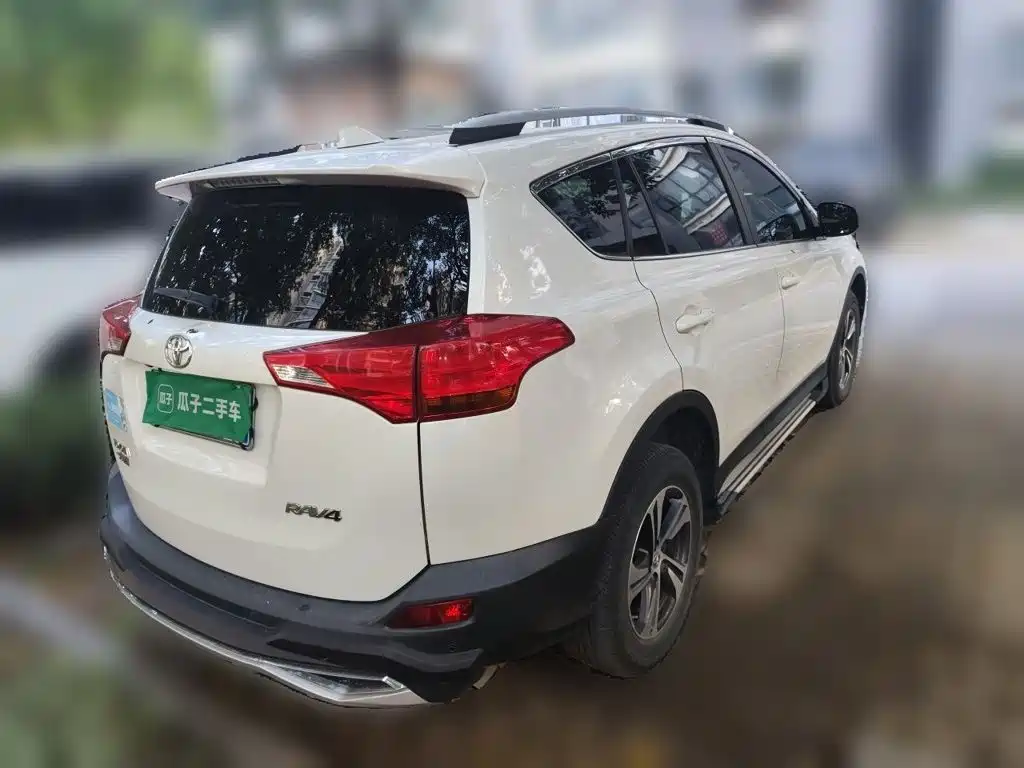 Toyota RAV4 — миниатюра 6