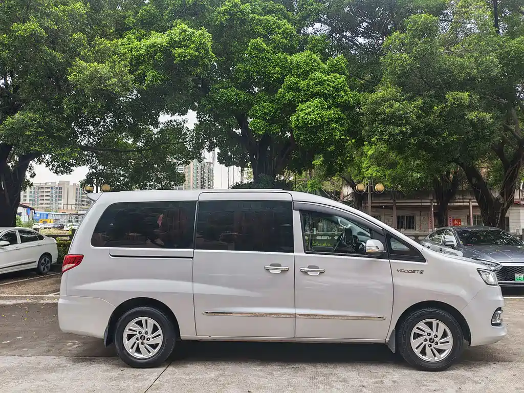 JAC Motors RUIFENG M4