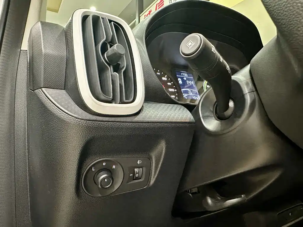 Roewe Clever — миниатюра 17