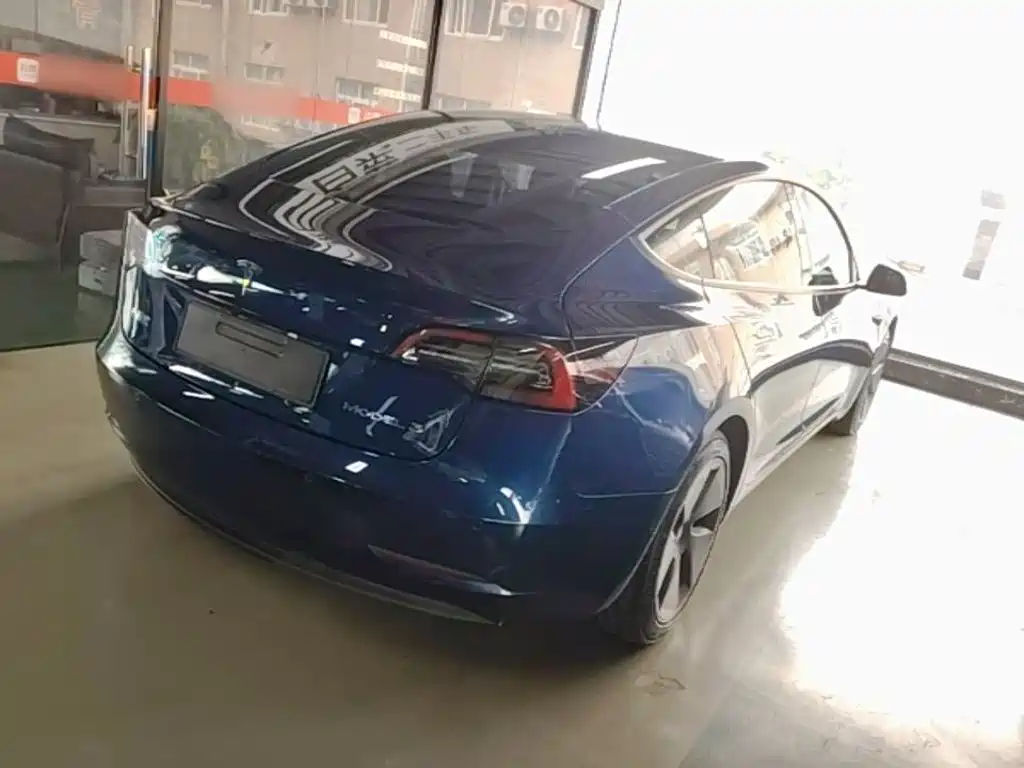 Tesla Model 3 — миниатюра 7