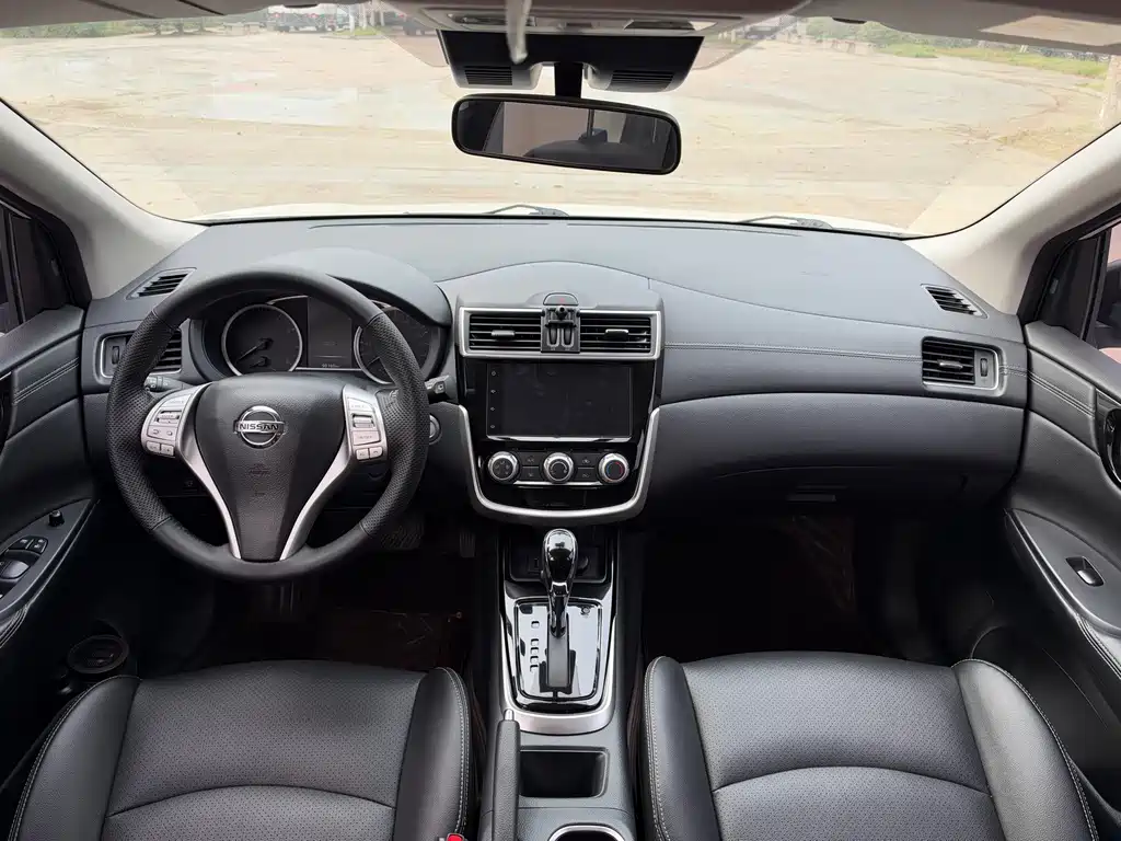 Nissan Tiida — миниатюра 7