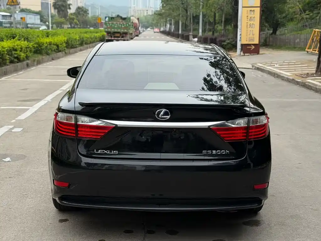 Lexus ES — миниатюра 8