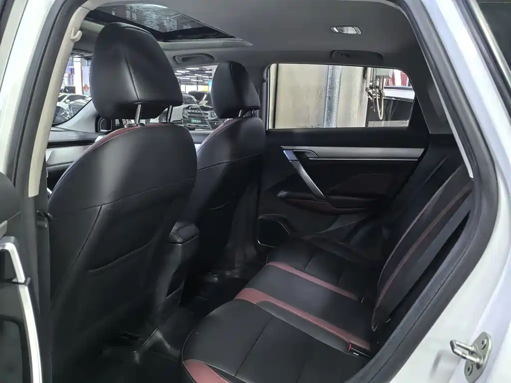Geely Binyue — миниатюра 8