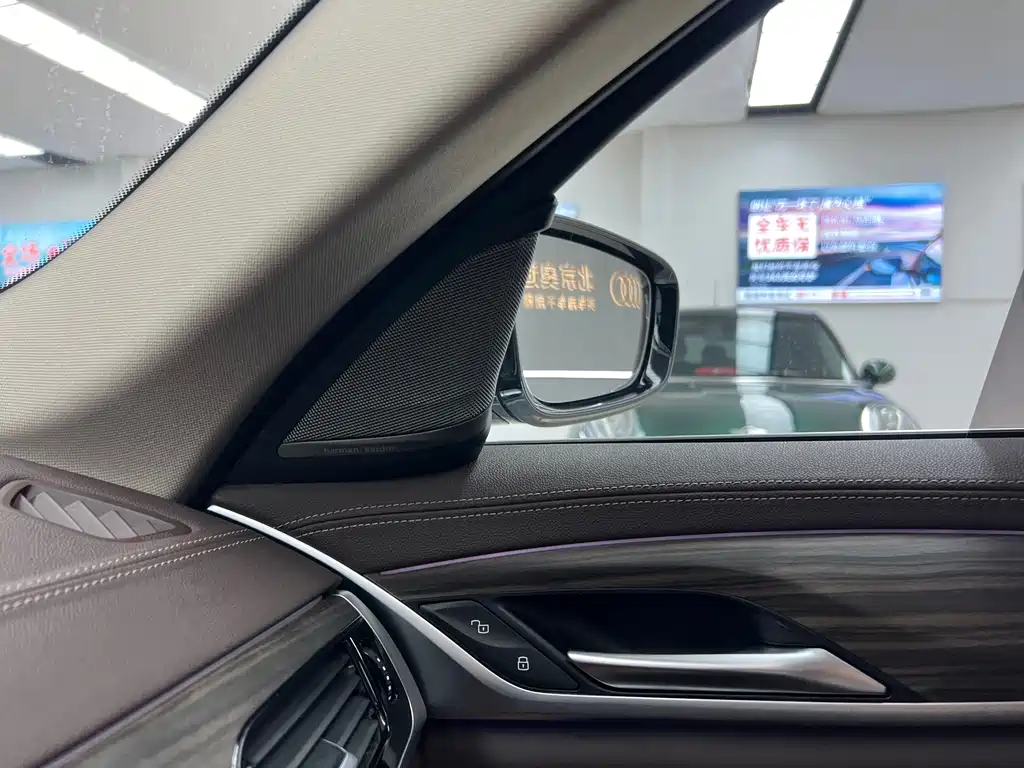BMW 5 Series — миниатюра 10