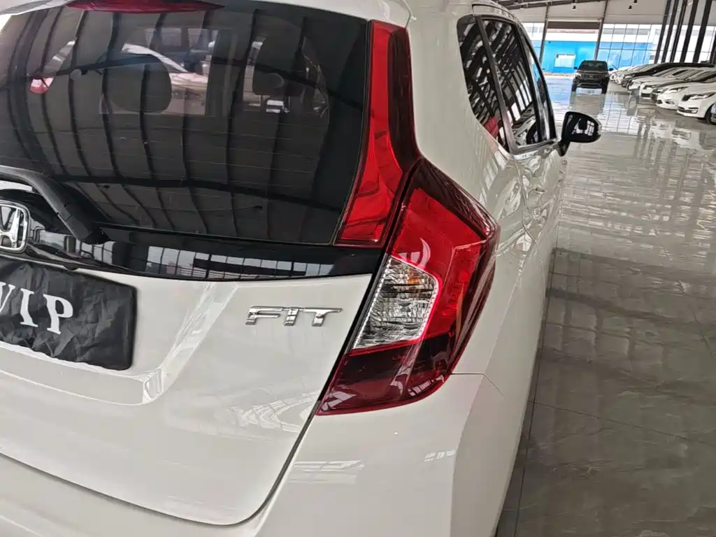 Honda Fit — миниатюра 8