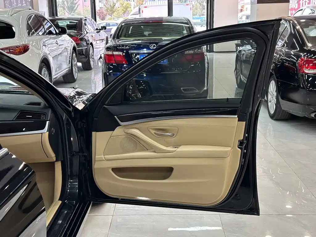 BMW 5 Series — миниатюра 15