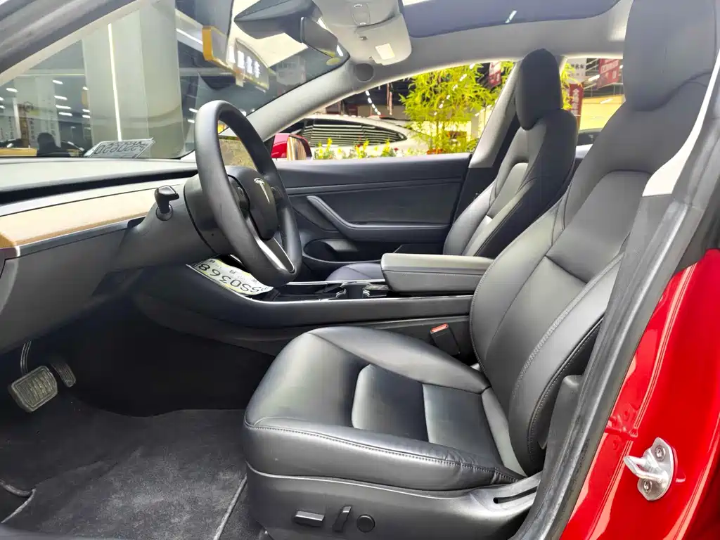 Tesla Model 3 — миниатюра 4