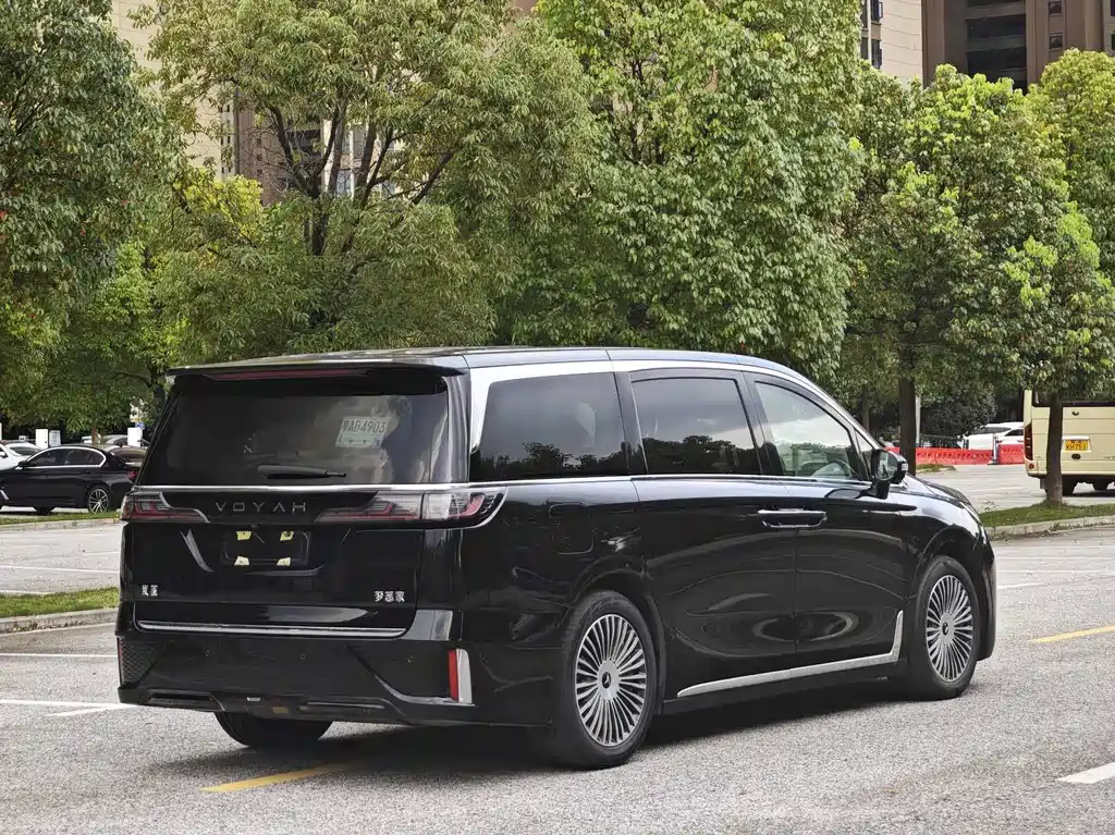 Voyah Dreamer PHEV 4WD Flagship Kunpeng Edition, фото 7