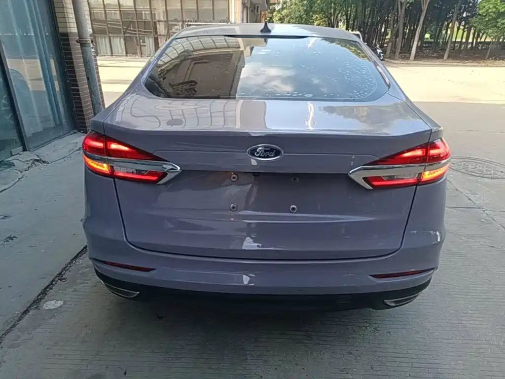 Ford Mondeo — миниатюра 6