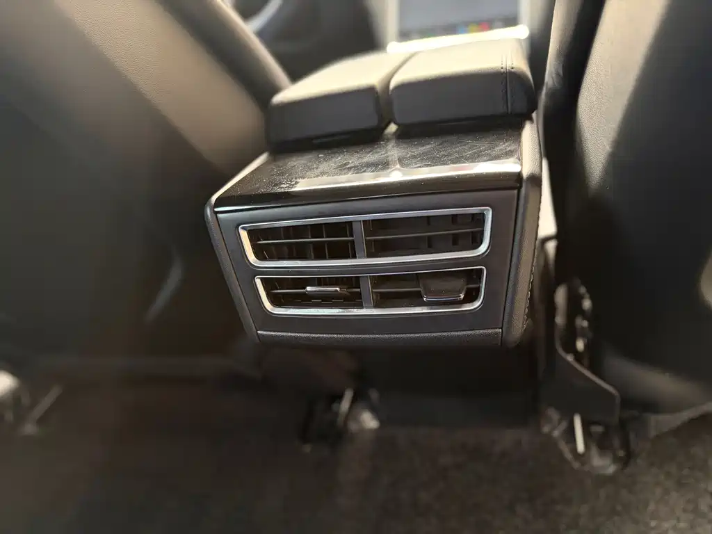 Tesla Model S — миниатюра 10