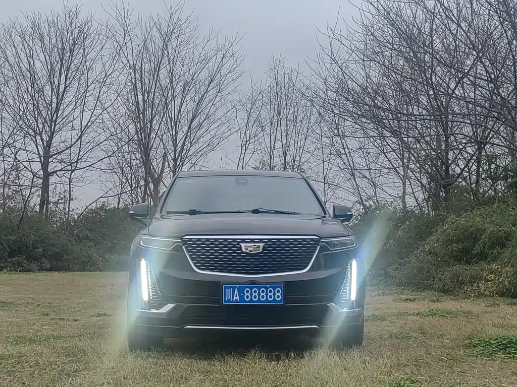 CADILLAC XT6