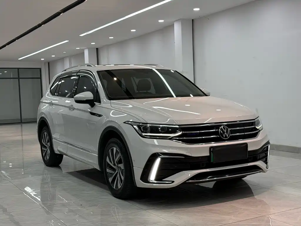 Volkswagen Tiguan L PHEV — миниатюра 3