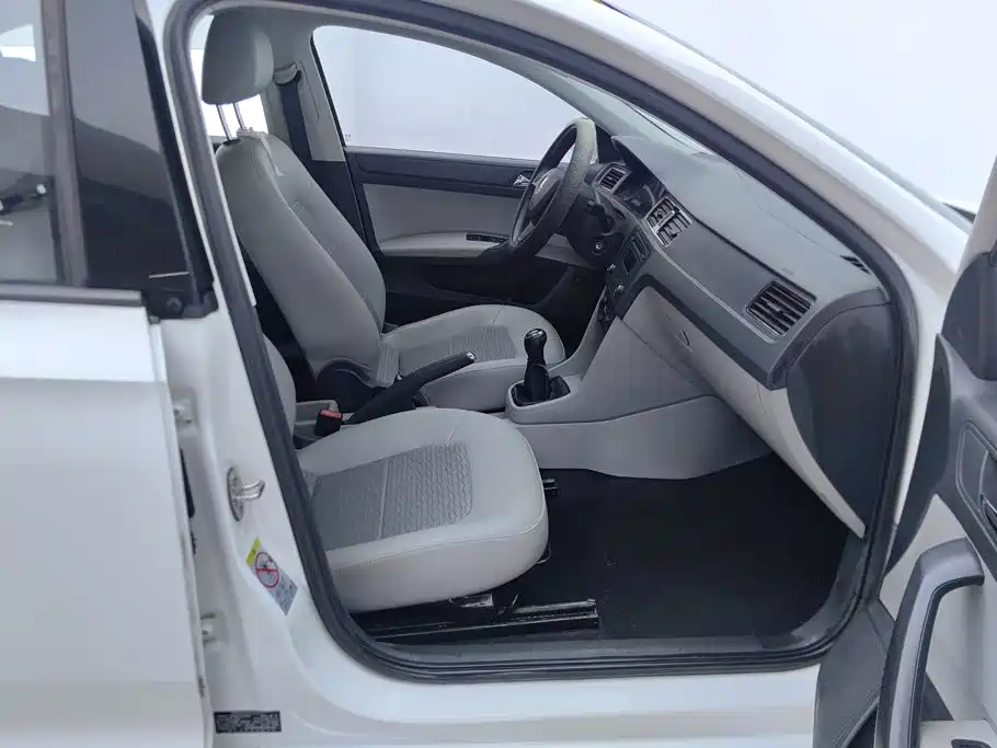 Skoda Rapid — миниатюра 8