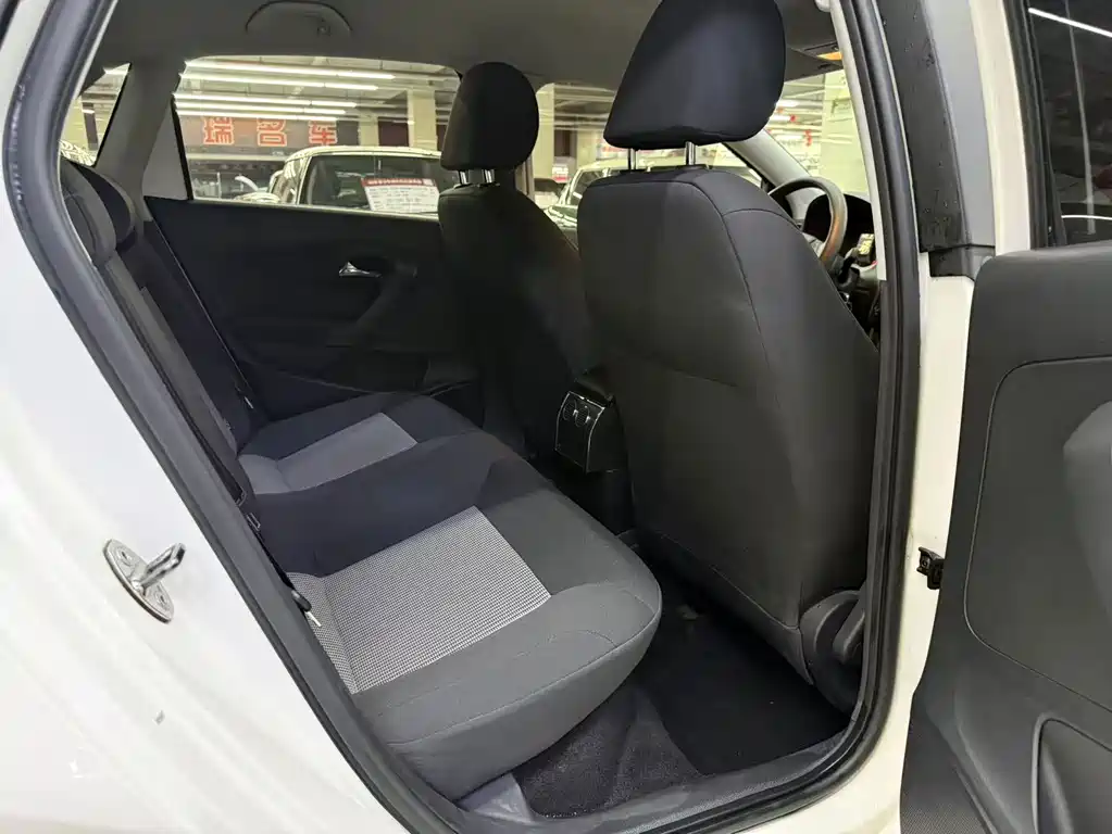 Volkswagen Polo — миниатюра 5
