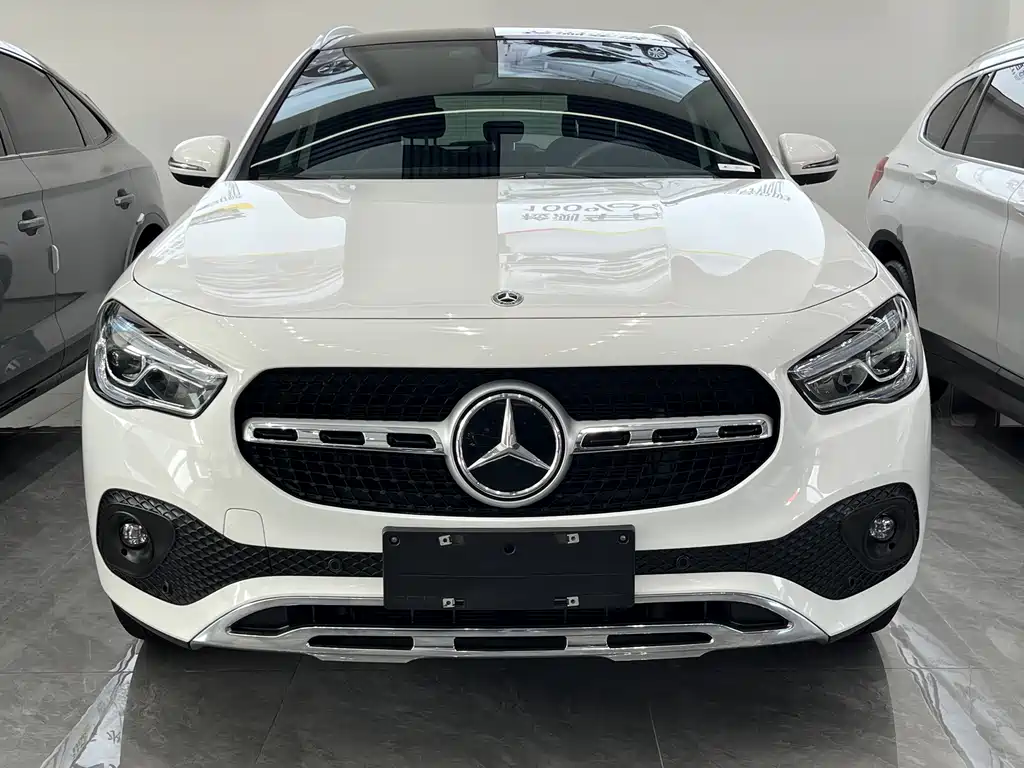 MERCEDES-BENZ GLA