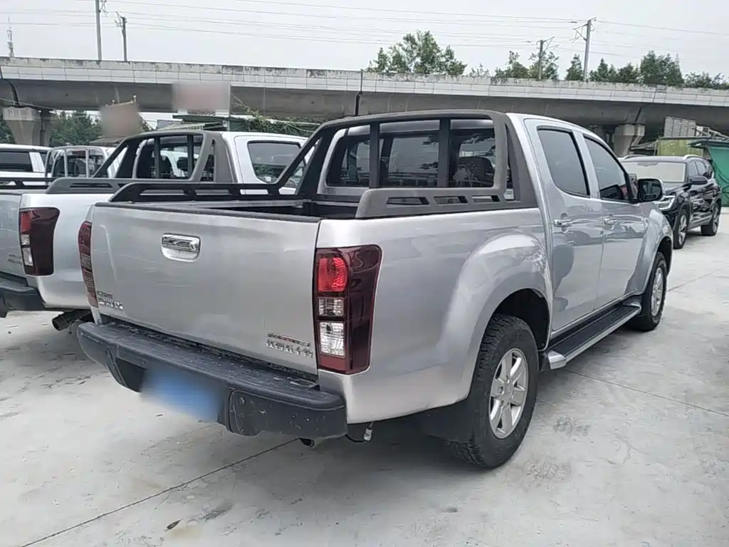 Isuzu D-MAX — миниатюра 7