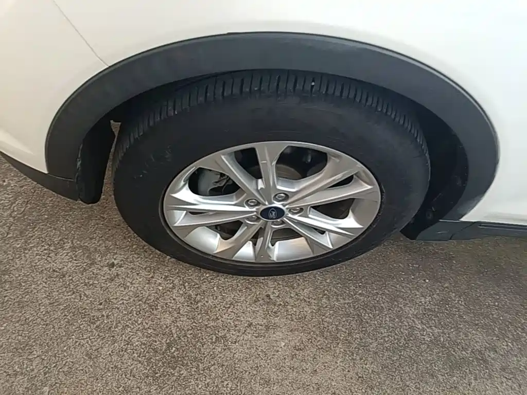 Ford Kuga — миниатюра 23