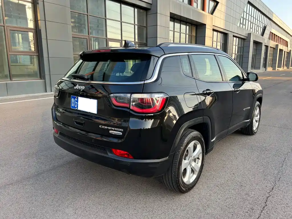Jeep Compass — миниатюра 4