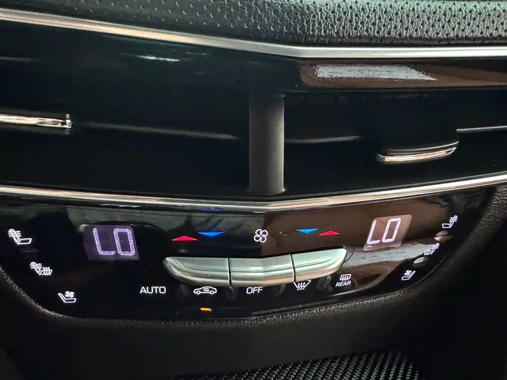Cadillac CT6 - фото 11