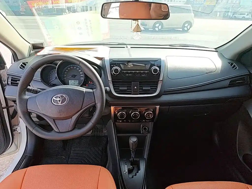 Toyota Yaris L — миниатюра 10