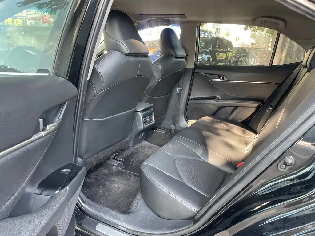 Toyota Camry — миниатюра 8