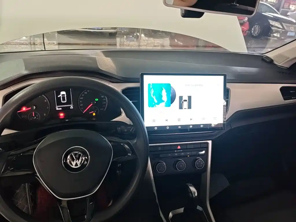 Volkswagen T-Roc — миниатюра 10