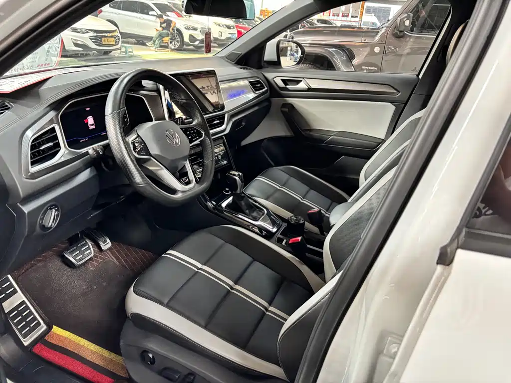 Volkswagen T-Roc — миниатюра 7