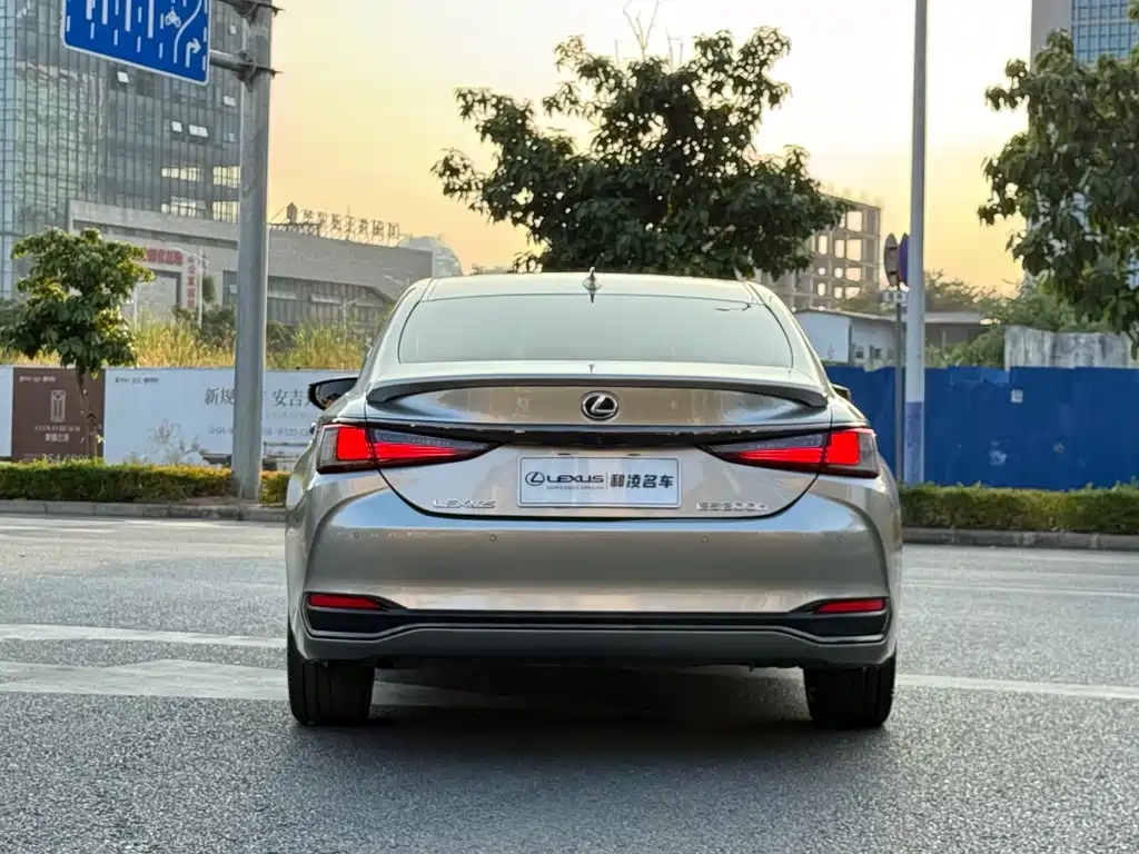 Lexus ES — миниатюра 5