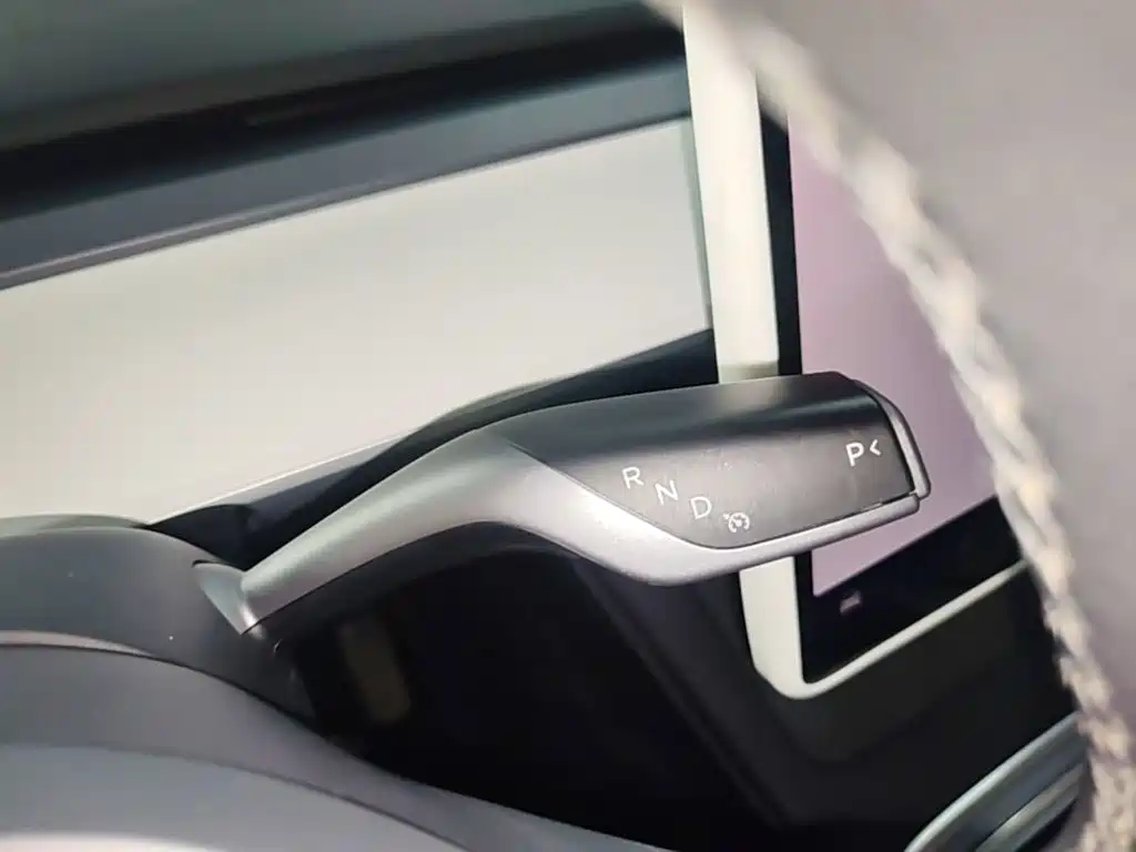 Tesla Model Y — миниатюра 14