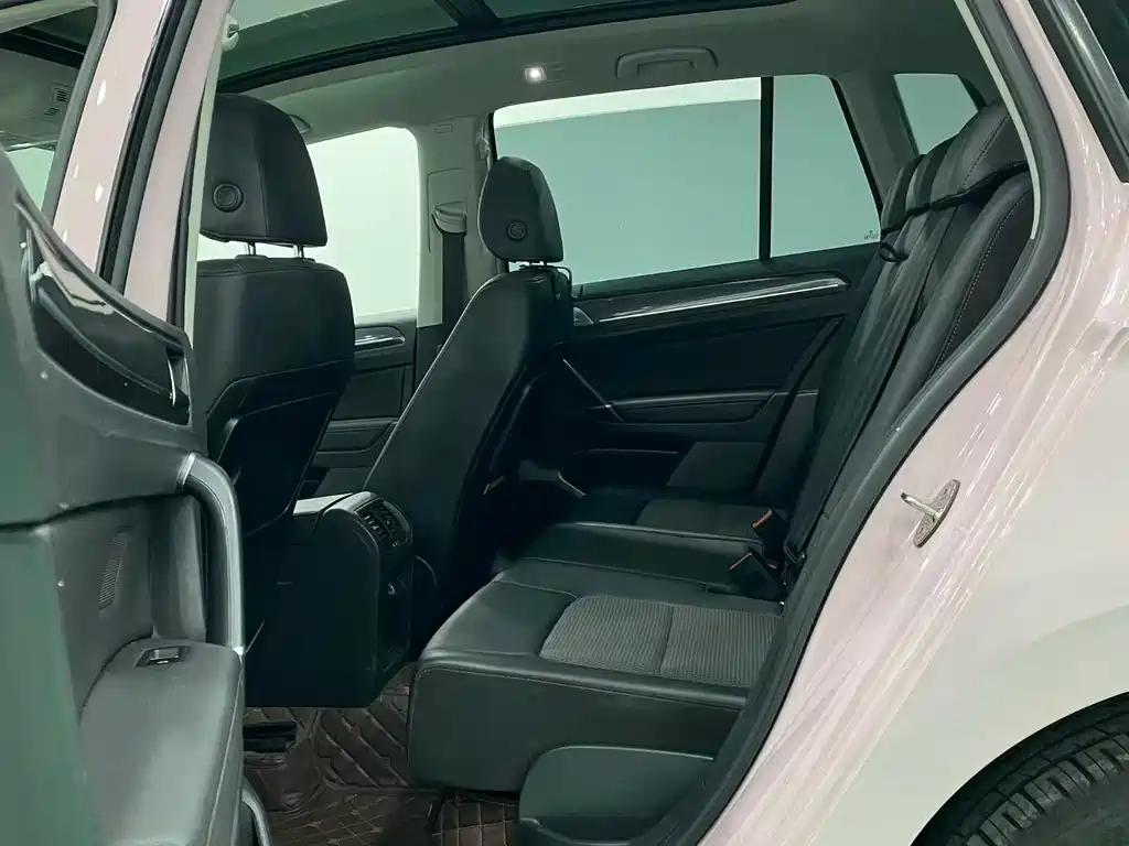 VOLKSWAGEN GOLF*JIAYU