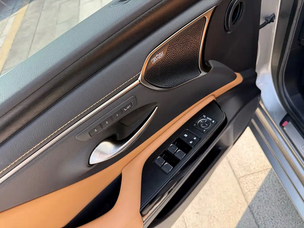 Lexus ES — миниатюра 14