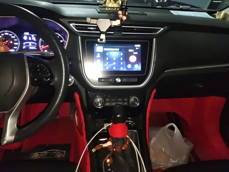 Roewe RX3 — миниатюра 13